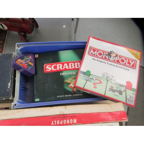 289 - Board games: to include Scrabble, Monopoly and a Backgammon case  (completeness not guaranteed)