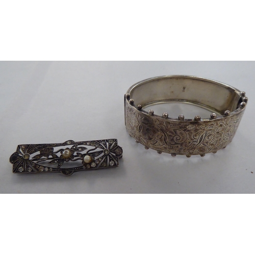 30 - Silver and white metal collectables: to include a hinged bangle  mixed marks