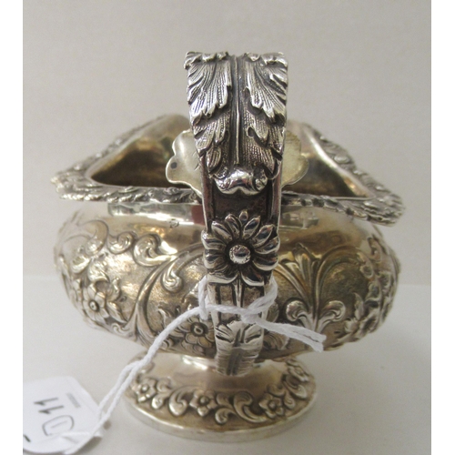 11 - A silver pedestal sauce boat&nbsp; London 1832