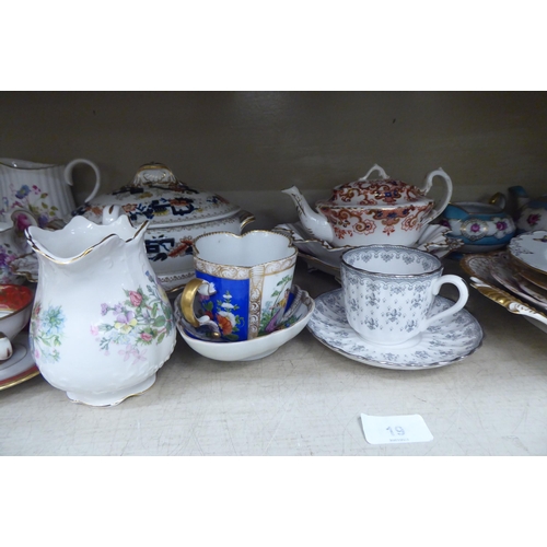 19 - 19th & 20thC ceramics: to include Spode, Royal Worcester, Coalport, Limoges and Dresden porcelai... 