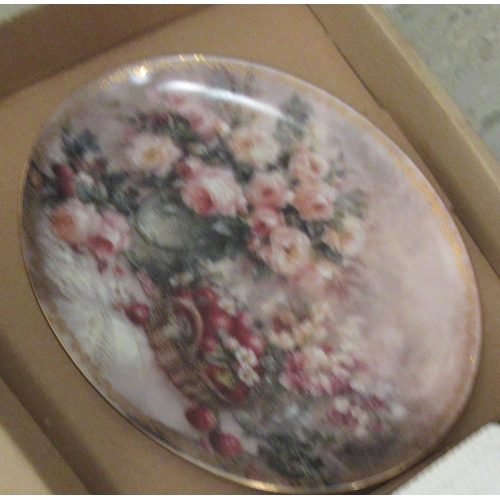 30 - Collectable ceramics: to include Old Tupton ware china plates  4