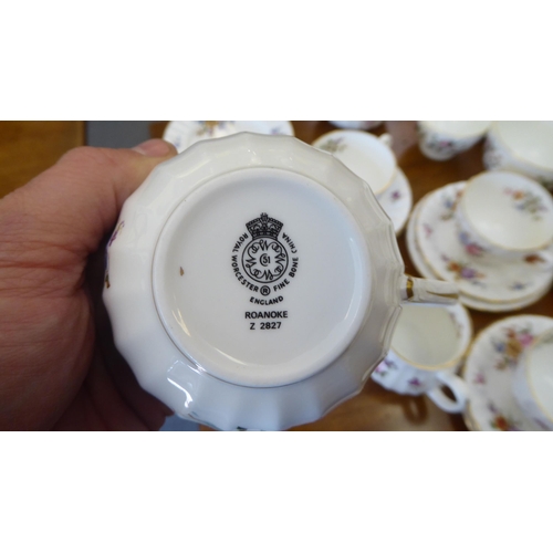 31 - Ceramic tableware: to include Susie Cooper design for Wedgwood china Glen Mist pattern teaware