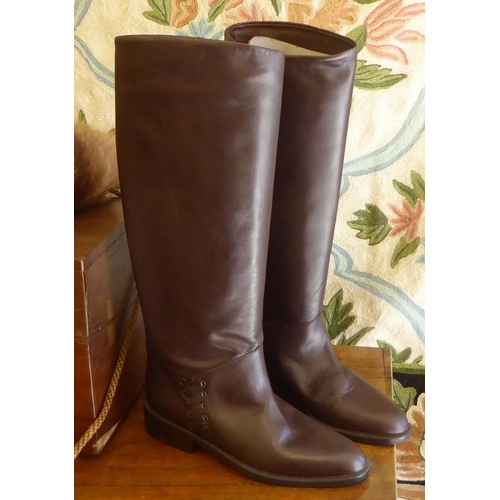 41 - Ladies fashion accessories: to include purses, handbags and shoes, with examples by DKNY, Roman Terv... 