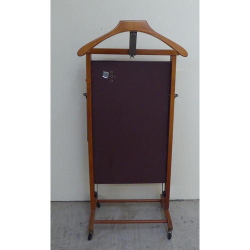 54 - A vintage Reguitti beech framed gentleman's valet&nbsp; 39