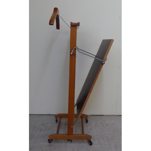 54 - A vintage Reguitti beech framed gentleman's valet&nbsp; 39