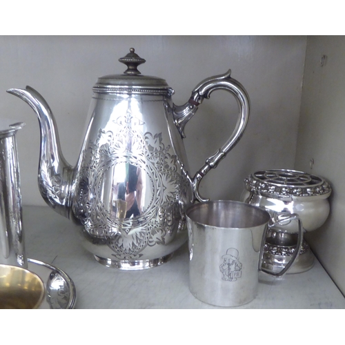 129 - Miscellaneous silver, white metal and plated tableware: to include a stilton scoop; bread board carr... 