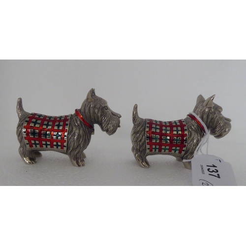 137 - A pair of part enamelled novelty condiments pots, fashioned as Scottie dogs