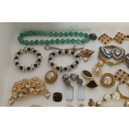 159 - Costume and designer jewellery: to include clip-on earrings and a necklace 