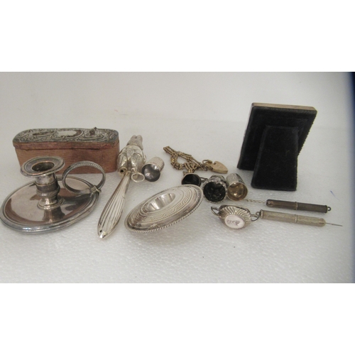 160 - Collectables: to include a 9ct gold heart shaped padlock clasp; and two silver engine turned retract... 