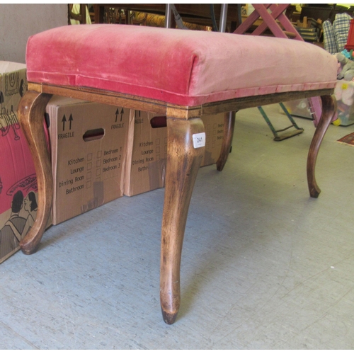 241 - An early 20thC stained beech framed duet stool with a pink fabric upholstered top, raised on cabriol... 