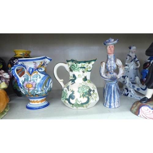 274 - Decorative ceramics: to include a pair of lions  4