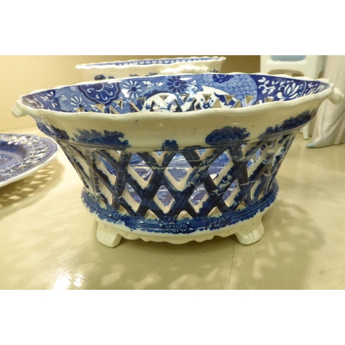 291 - Four items of 19thC Copeland Spode tableware, decorated in blue and white 