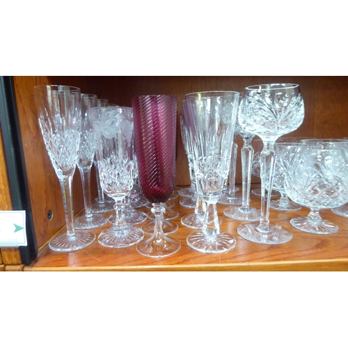 371 - Glassware: to include Champagne fluted and pedestal wines 