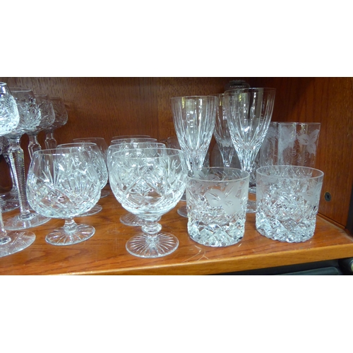 371 - Glassware: to include Champagne fluted and pedestal wines 