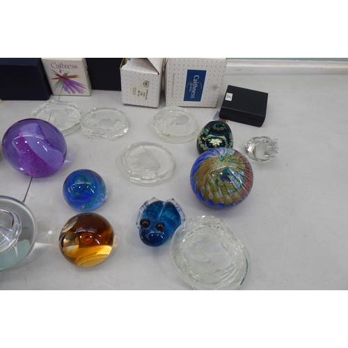 97 - Glass paperweights and ornaments: to include examples by Wedgwood, Langham and The Danbury Mint