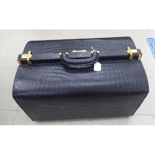 348 - A Dunhill black leather snakeskin effect doctors/Gladstone bag with lacquered brass fittings  12