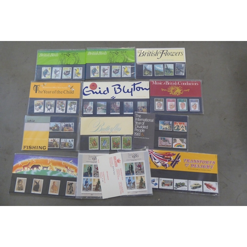 100 - Uncollated postage stamps: to include unused presentation packs