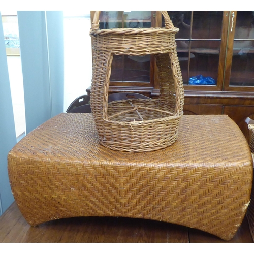 101 - Wicker collectables: to include a basket with a hinged top