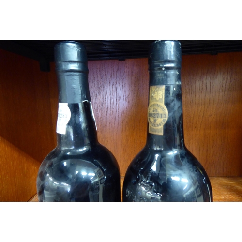 117 - Wine and port: to include a bottle of Warres 1970 vintage port