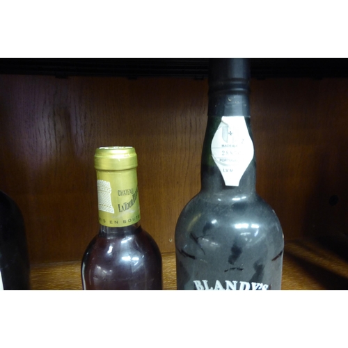 117 - Wine and port: to include a bottle of Warres 1970 vintage port