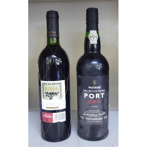 121 - Wine and port: to include a bottle of Fonseca 1970 vintage port