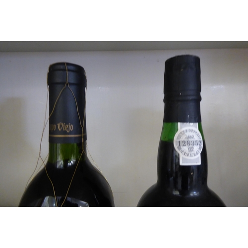 121 - Wine and port: to include a bottle of Fonseca 1970 vintage port