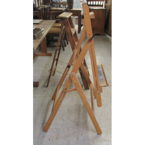 239 - A Windsor & Newton beech framed, folding, height adjustable artist's easel