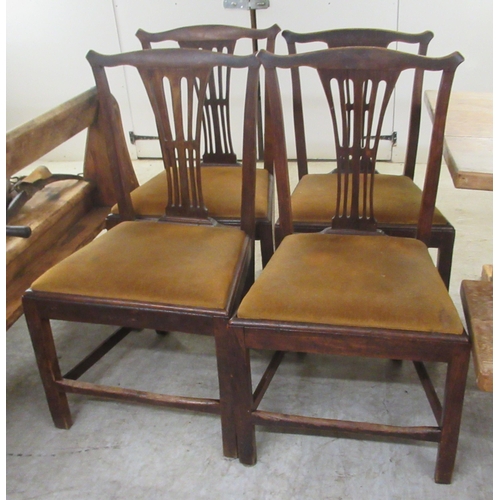 291 - A set of five George III mahogany framed, pierced splat back dining chairs, the drop-in, fabric cove... 