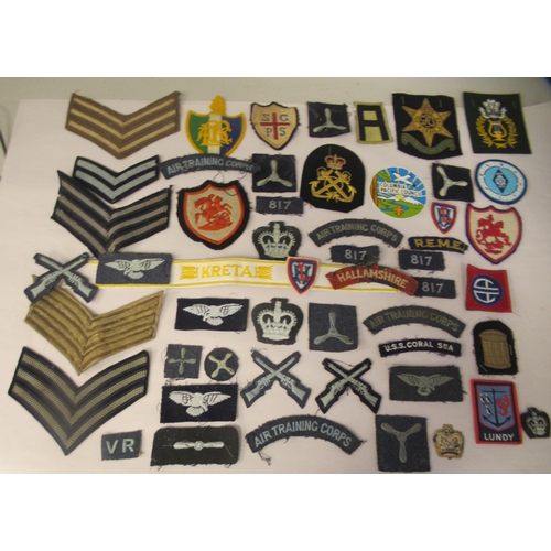 340 - A mixed lot: to include mainly military and other related uniform cloth badges and insignia, some co... 