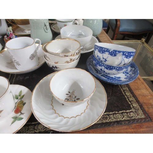 39 - 19th & 20thC ceramics: to include a Newhall china tea bowl and saucer