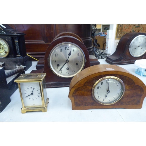 192 - 20thC clocks and loose components: to include a slate and marble cased mantel clock of architectural... 