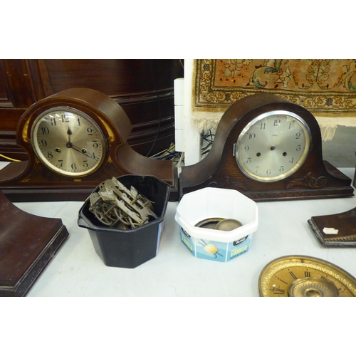 192 - 20thC clocks and loose components: to include a slate and marble cased mantel clock of architectural... 