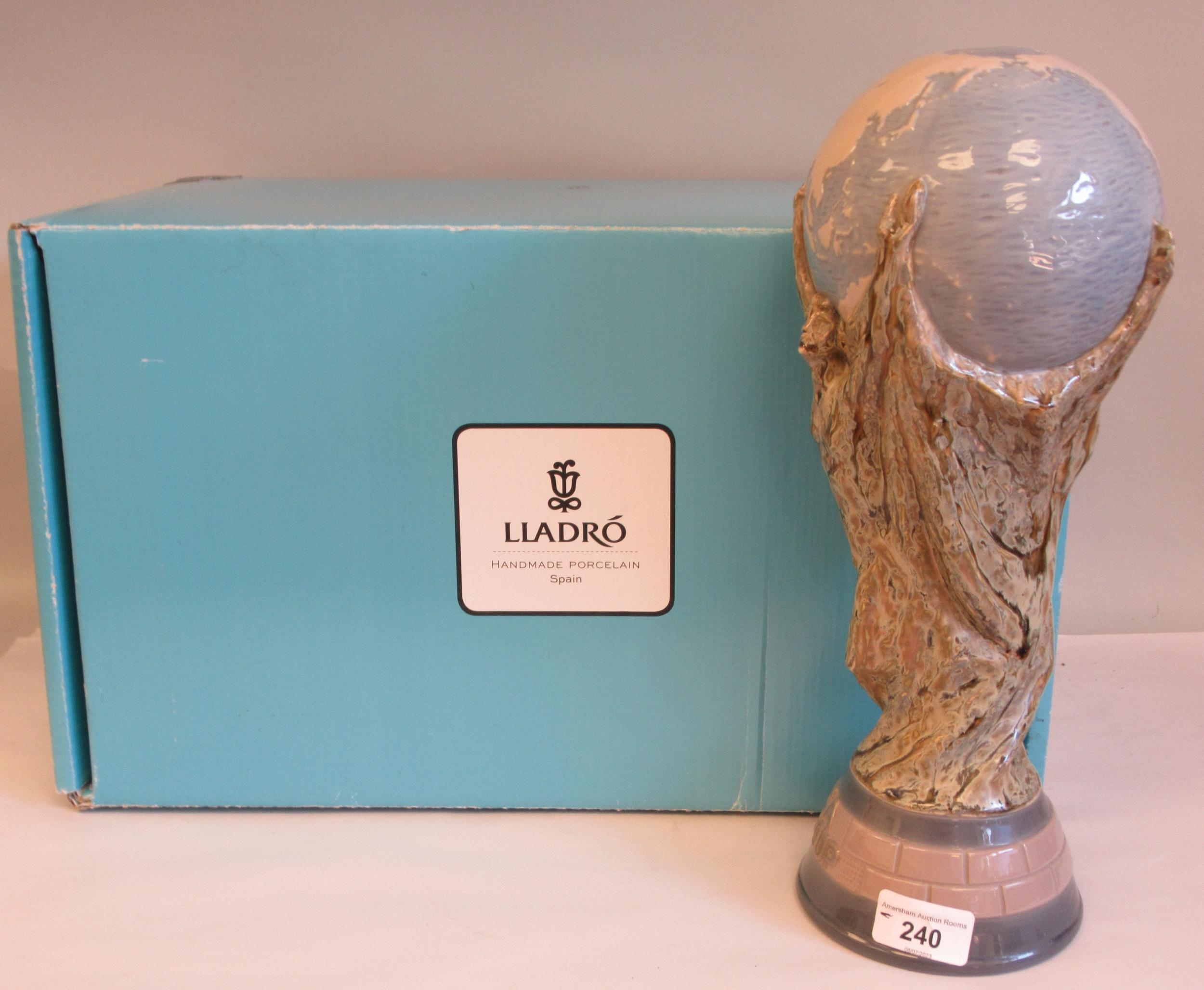 リヤドロ lladro FIFA ワールドカップ トロフィー 原寸大　サッカー リヤドロ lladro FIFA ワールドカップ トロフィー 原寸大