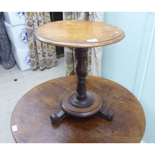 132 - Small furniture, viz. a George III mahogany pedestal table  21.5