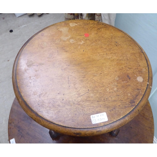 132 - Small furniture, viz. a George III mahogany pedestal table  21.5