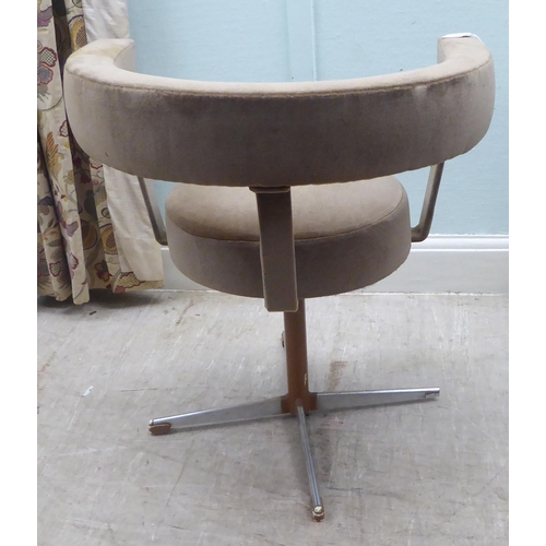 138 - A 1960s mushroom coloured dralon upholstered, low, round back swivel chair, rotating on a splayed qu... 