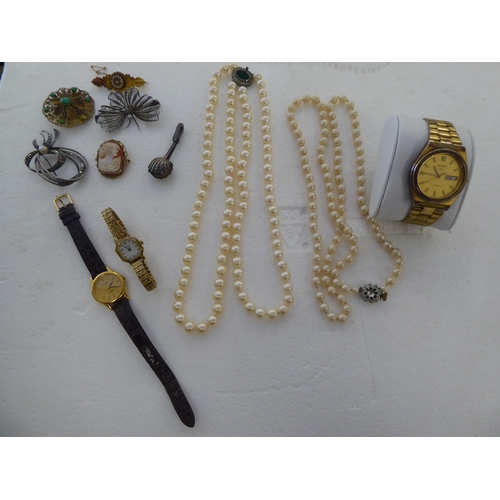 258 - Jewellery and watches: to include a late Victorian 15ct gold brooch 