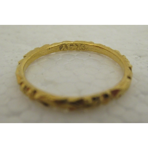 28 - A Chinese 22ct gold band design ring