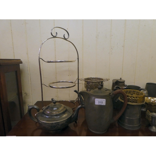 315 - Mixed, mainly 20thC metalware: to include pewter teaware