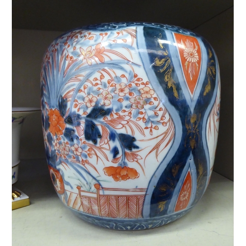 333 - Ceramics: to include a Herend porcelain vase of pedestal design  5