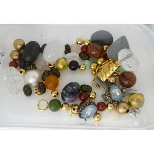 335 - Semi-precious gemstones and beads: to include amethysts