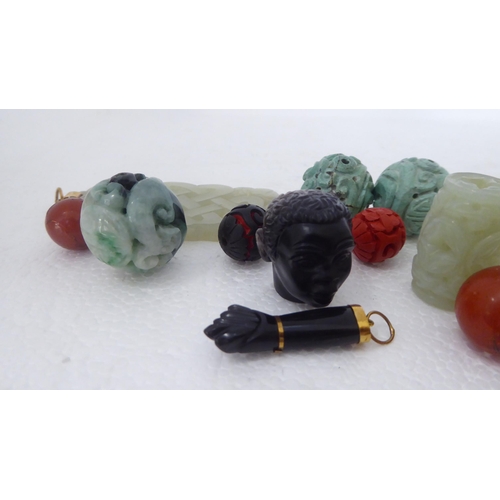 336 - Collectables: to include Chinese hardstone carved beads