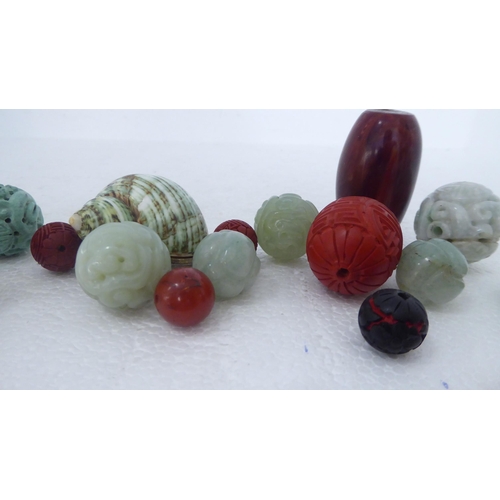 336 - Collectables: to include Chinese hardstone carved beads