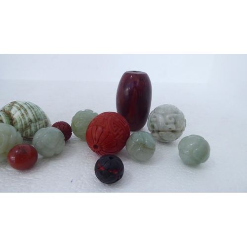 336 - Collectables: to include Chinese hardstone carved beads