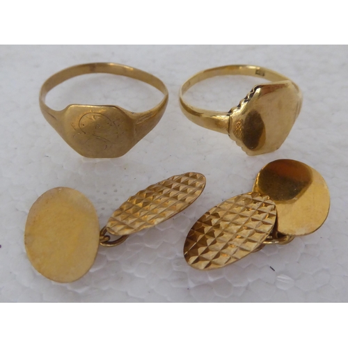 358 - A pair of 9ct gold cufflinks; and two 9ct gold signet rings 