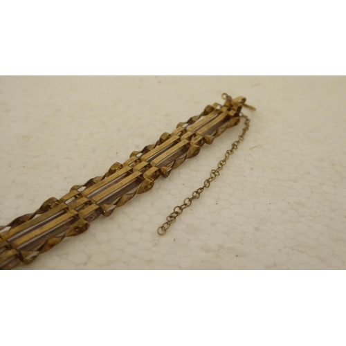 359 - A 9ct gold gate link bracelet 