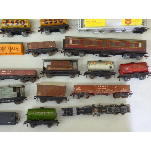 388 - Locomotive related collectables: to include Wrenn 00/H0 gauge, Thomas The Tank Engine for Hornby, Li... 