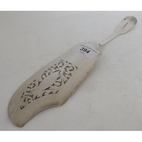 394 - A George IV silver fiddle pattern fish slice with an engraved and decoratively pierced curved blade&... 