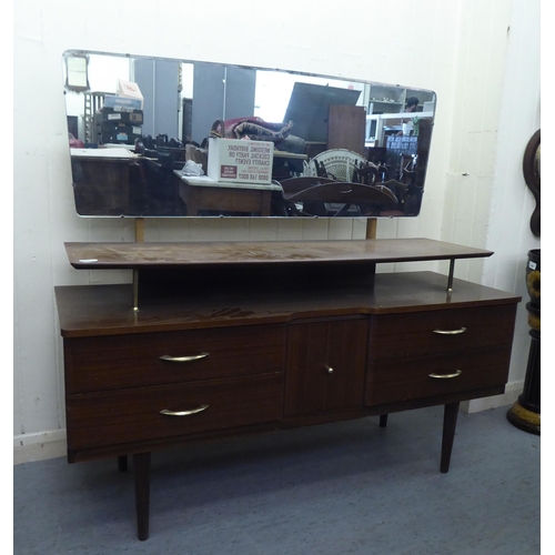 421 - An Austinsuite mahogany finished dressing table, surmounted by a tilting mirror, featuring an upstan... 