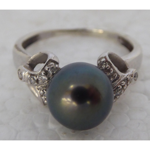 430 - A 9ct white gold ring, set with a grey pearl and diamonds 